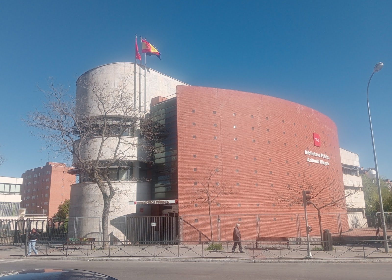 Biblioteca Pública Antonio Mingote