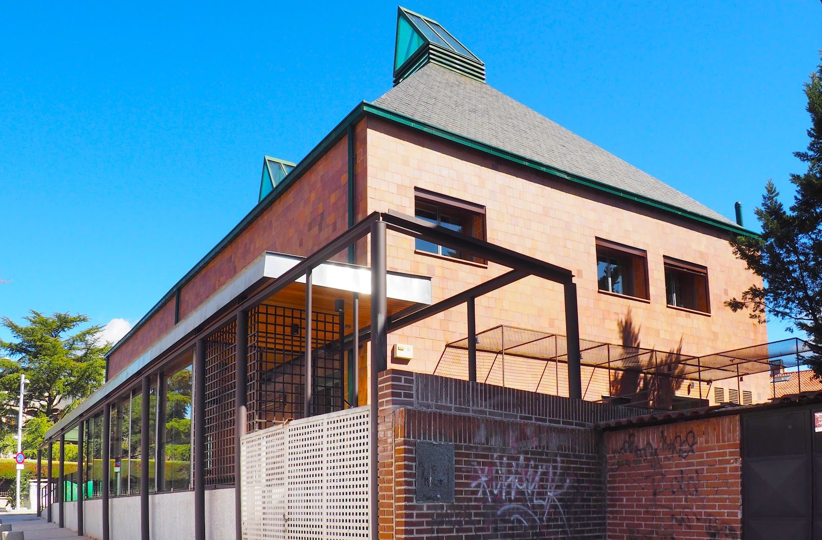 Biblioteca Municipal Juan Van-Halen (Torrelodones)