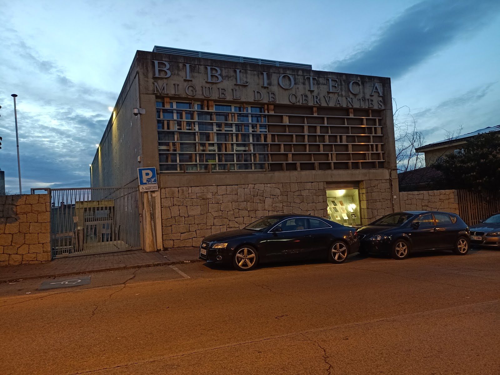 Biblioteca Municipal Miguel de Cervantes (Colmenar Viejo)