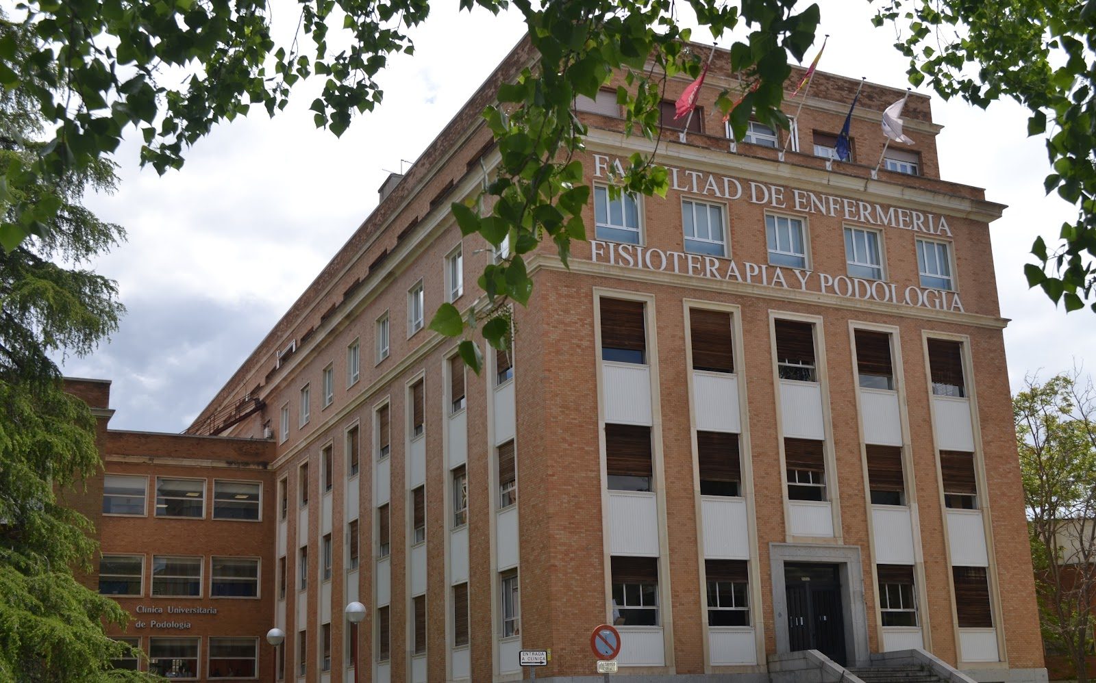 Biblioteca UCM – Enfermería, Fisioterapia y Podología